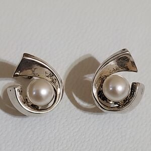 Sterling Silver Modernist Swirl Pearl Stud Earrings